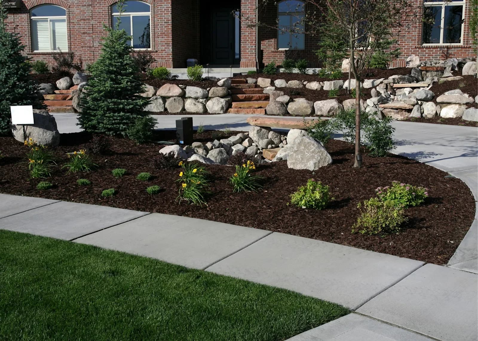 Example front-yard site photograph