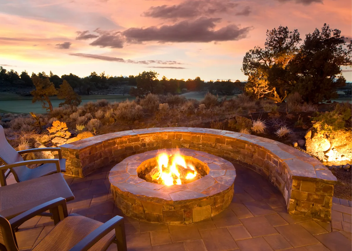 Outdoor firepit