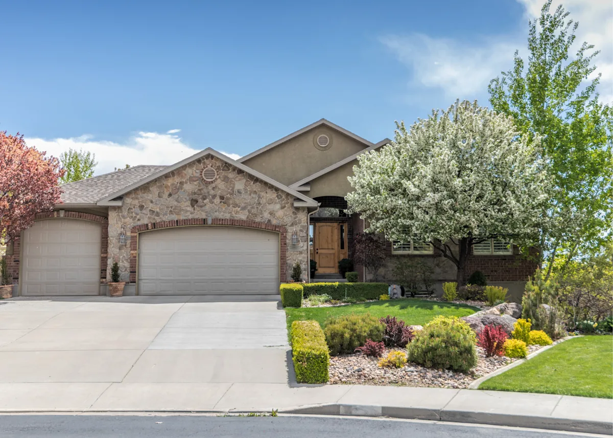 Home with water-wise front yard - central open shape